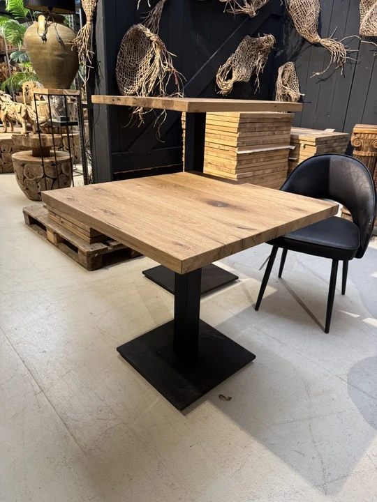 Bistrotisch Eiche-Tischplatte, Tischgestellt schwarz Metall, Maße 60x60 cm