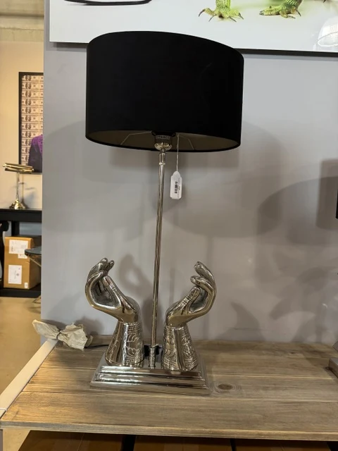 Tischlampe Hände, Tischleuchte Silber-schwarz, Tischlampe mit Lampenschirm oval, Höhe 65 cm