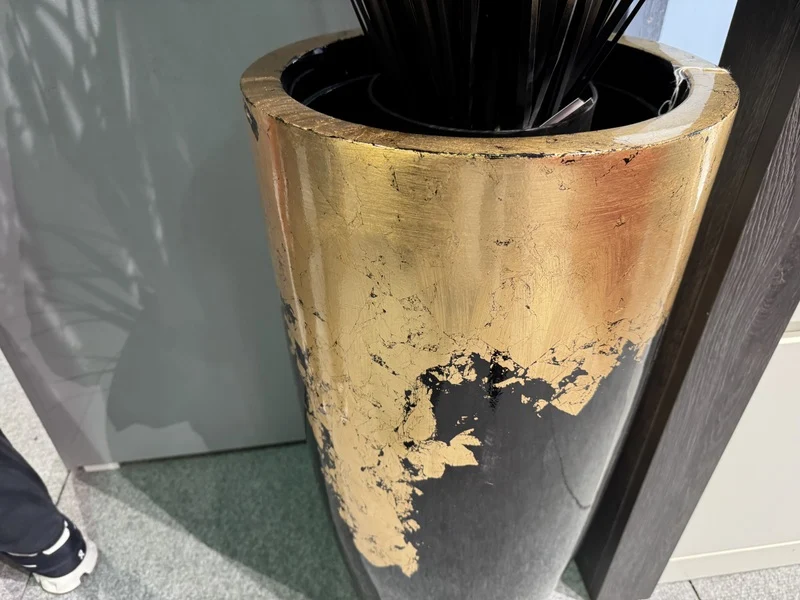 Vase Gold-schwarz, Bodenvase schwarz-Gold, Pflanzvase schwarz-Gold, Höhe 100 cm