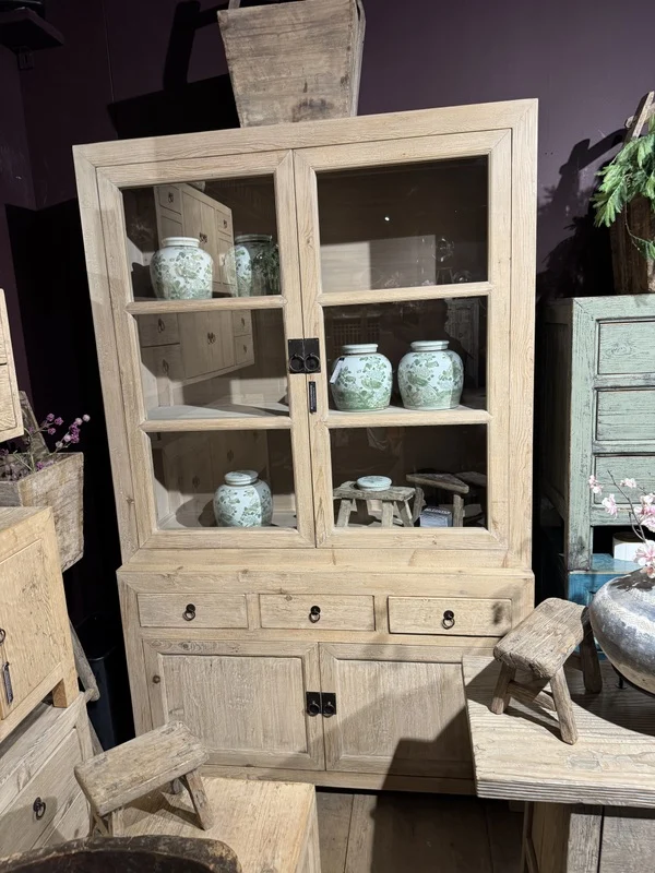 Vitrine Altholz Natur-grau, China Geschirrschrank mit Schubladen Altholz, China-Schrank, Breite 140 cm