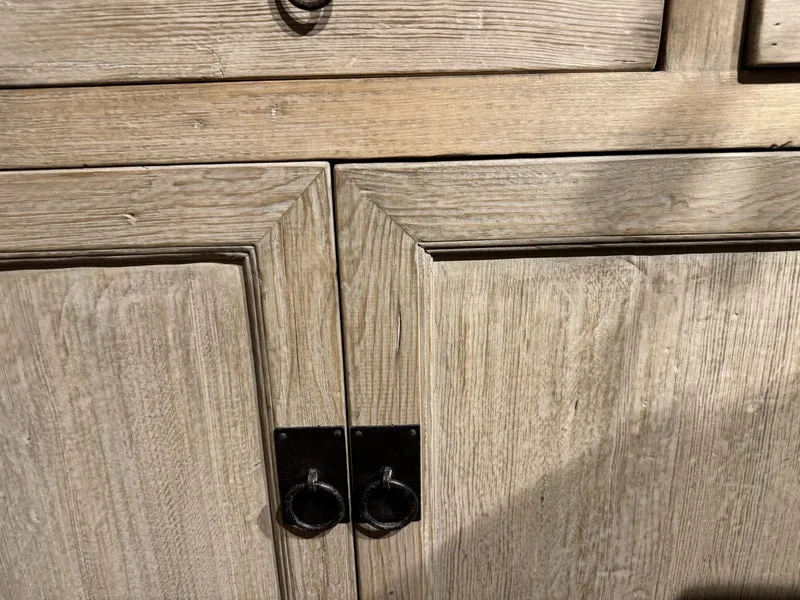 Vitrine Altholz Natur-grau, China Geschirrschrank mit Schubladen Altholz, China-Schrank, Breite 140 cm