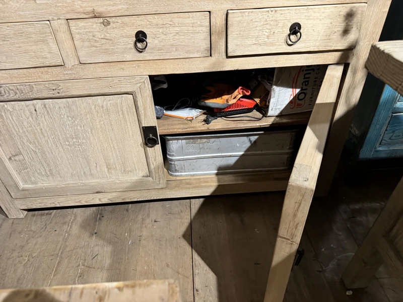 Vitrine Altholz Natur-grau, China Geschirrschrank mit Schubladen Altholz, China-Schrank, Breite 140 cm