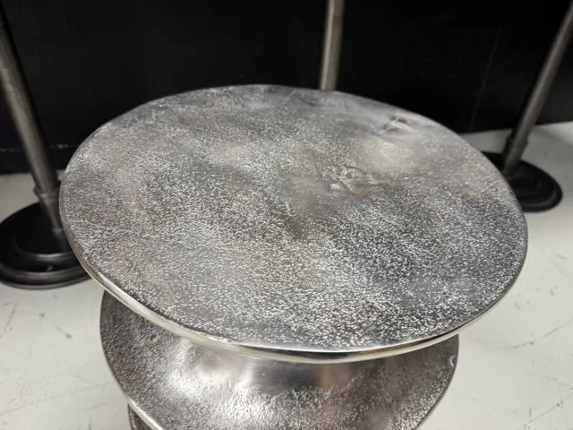 Beistelltisch rund Silber, runder Metall-Beistelltisch Alu, Durchmesser 33 cm