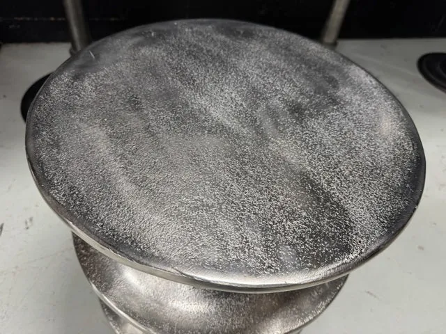 Beistelltisch rund Silber, runder Metall-Beistelltisch Alu, Durchmesser 40 cm