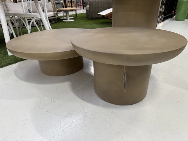 Beistelltisch rund taupe, Garten-Beistelltisch taupe Beton, Beistelltisch taupe Beton, Durchmesser 45 cm