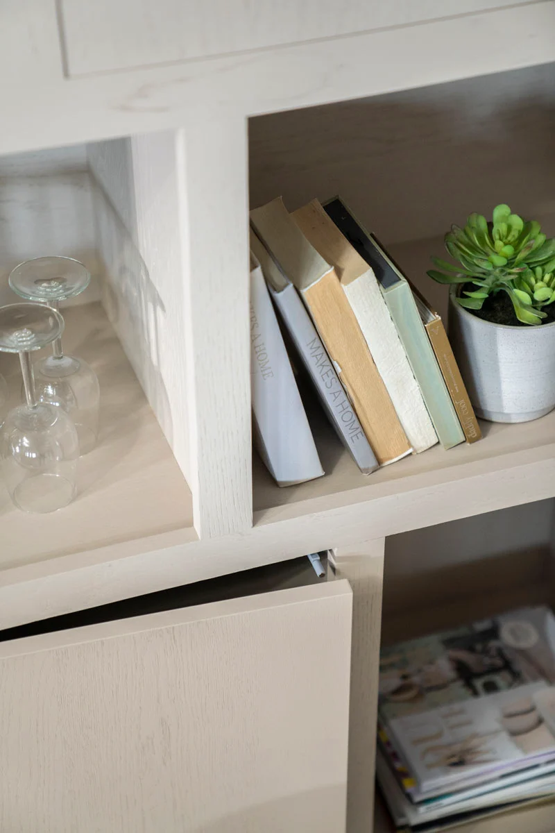 Highboard beige-taupe Eiche furniert, Schrank taupe mit zwei Türen, Wohnzimmerschrank taupe Holz Eiche furniert, Breite 120 cm