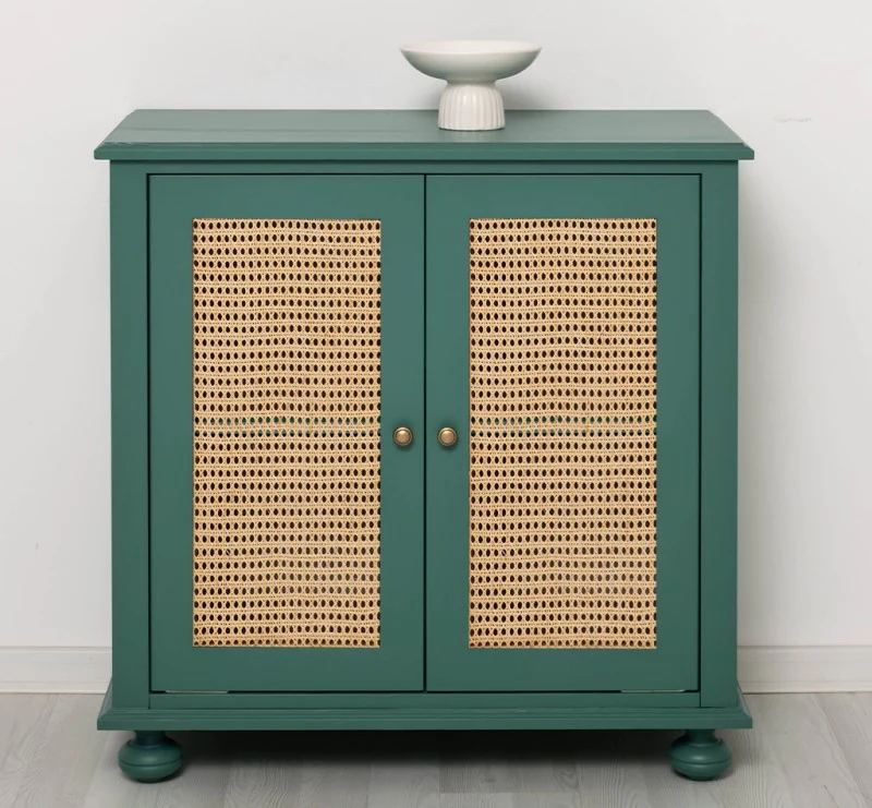 Kleine Kommode aus Massivholz | Rattan Schrank mit zwei Türen