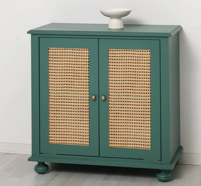 Kleine Kommode aus Massivholz | Rattan Schrank mit zwei Türen