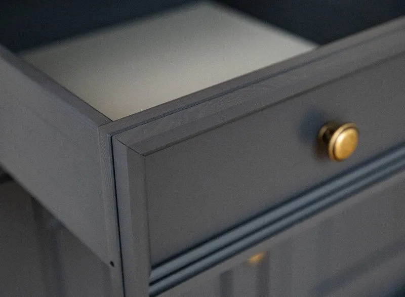 Große Kommode Belluno Elegante in Graphit | Sideboard mit drei Schubladen und Türen