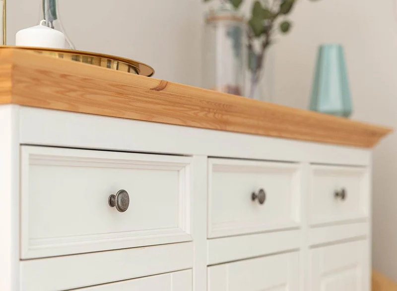 Kommode Belluno Elegante in Weiß | Sideboard mit drei Schubladen und Türen