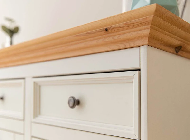 Kommode Belluno Elegante in Weiß | Sideboard mit drei Schubladen und Türen