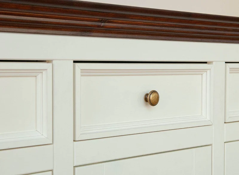 Kommode Belluno Elegante in Weiß | Sideboard mit drei Schubladen und Türen