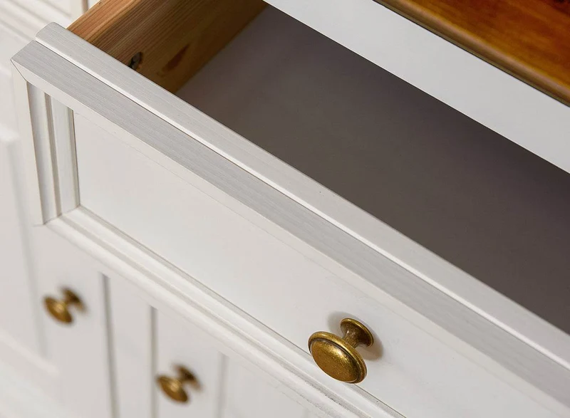 Kommode Belluno Elegante in Weiß | Sideboard mit drei Schubladen und Türen