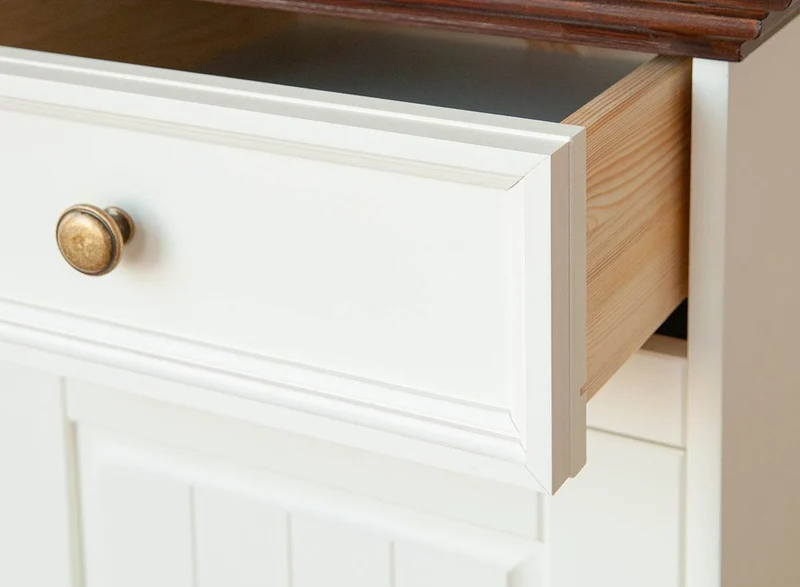 Kleine Vitrinenkommode Belluno Elegante in Weiß | Sideboard mit Schubladen und Tür