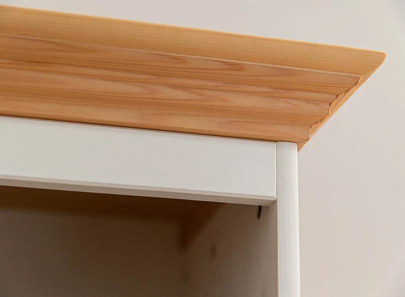 Kleine Vitrinenkommode Belluno Elegante in Weiß | Sideboard mit Schubladen und Tür