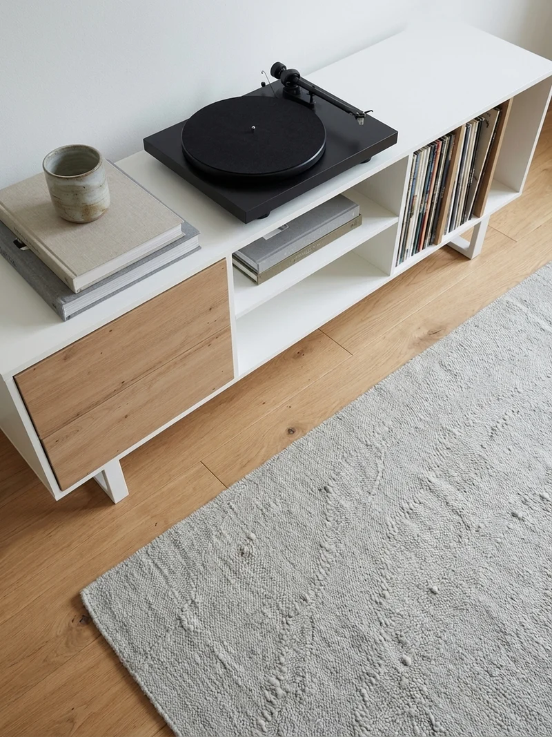 TV-Lowboard mit Eiche-Dekor, Schubladen und offenes Regal, modern