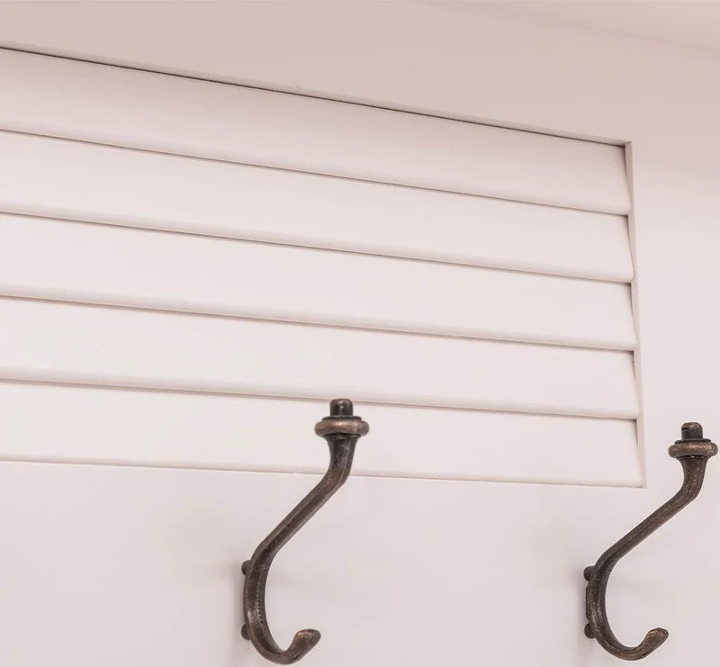 Garderobe aus Massivholz mit Sitzfläche | 6 Haken, Schuhschrank, Lamellentüren