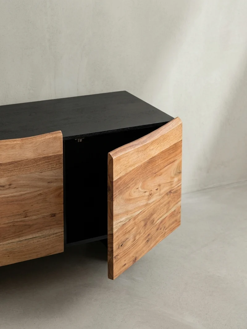 Sideboard – Akazie Massivholz, 180x75x45 cm, mit Baumkante, Türen, Metallbeine