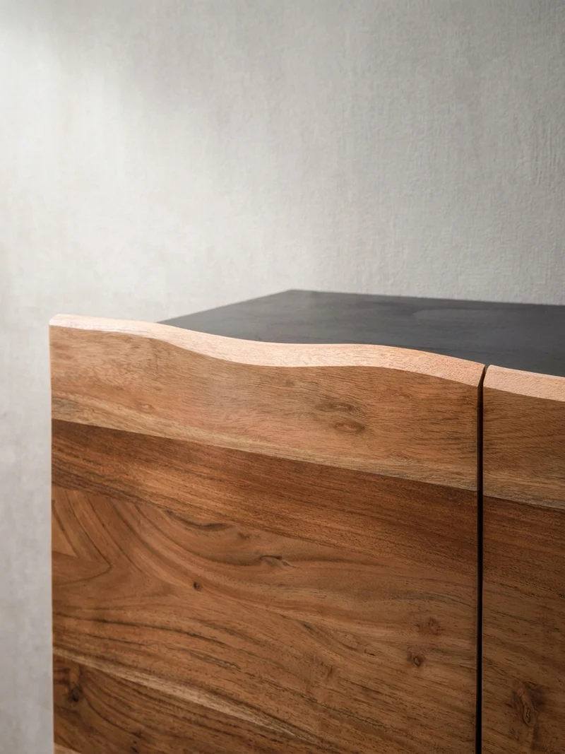 Sideboard – Akazie Massivholz, 180x75x45 cm, mit Baumkante, Türen, Metallbeine