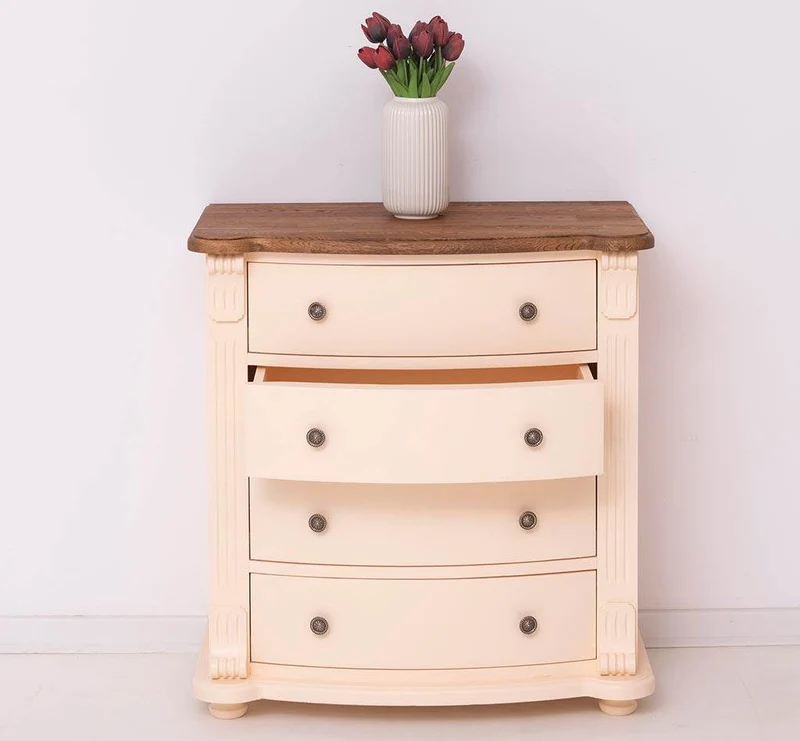 Geschwungene Kommode aus Massivholz im Landhausstil