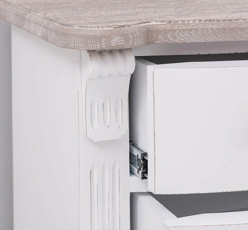 Geschwungene Kommode aus Massivholz im Landhausstil