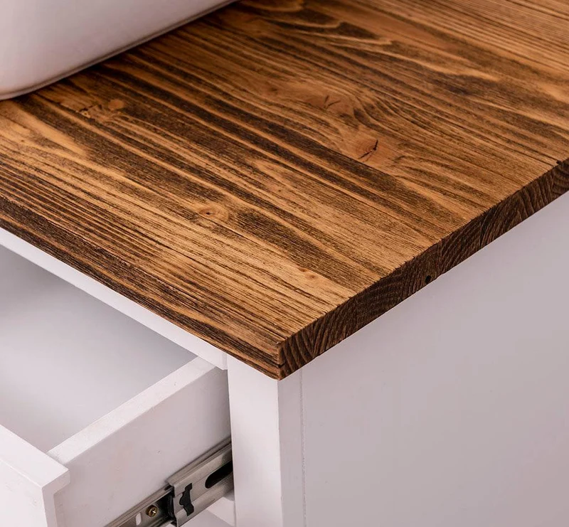 Waschbeckenunterschrank aus Massivholz mit Lamellentüren