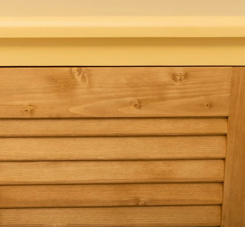 Kommode aus Massivholz mit Lamellentüren