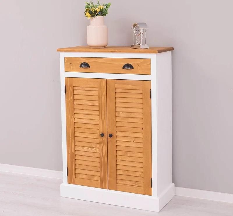 Kleine Vintage Kommode aus Massivholz mit Lamellentüren