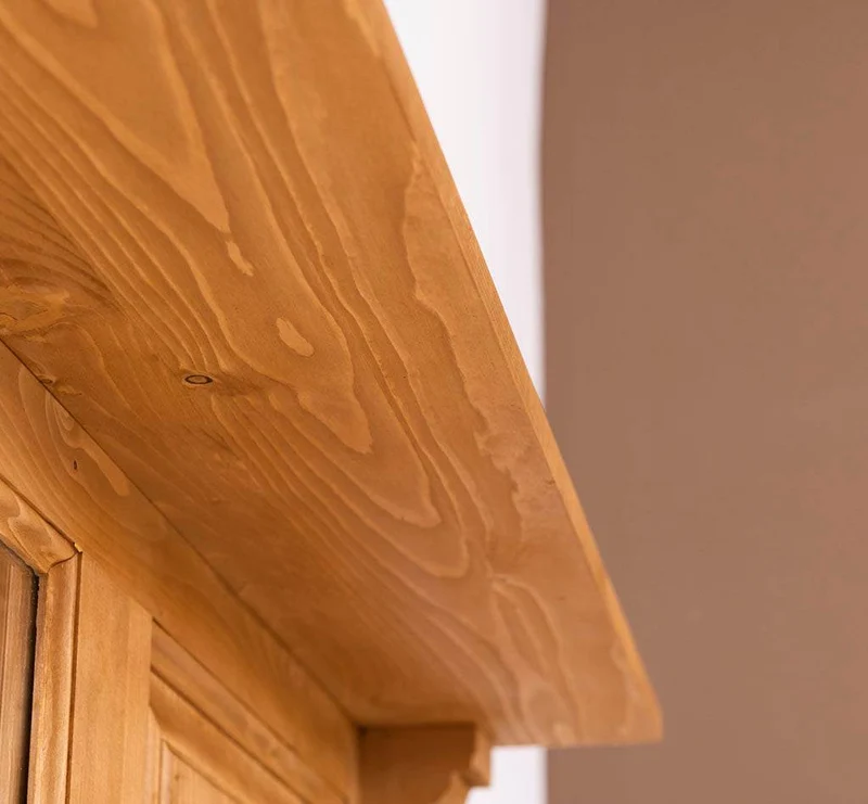 Garderobe aus Massivholz mit Spiegel und Staufächern