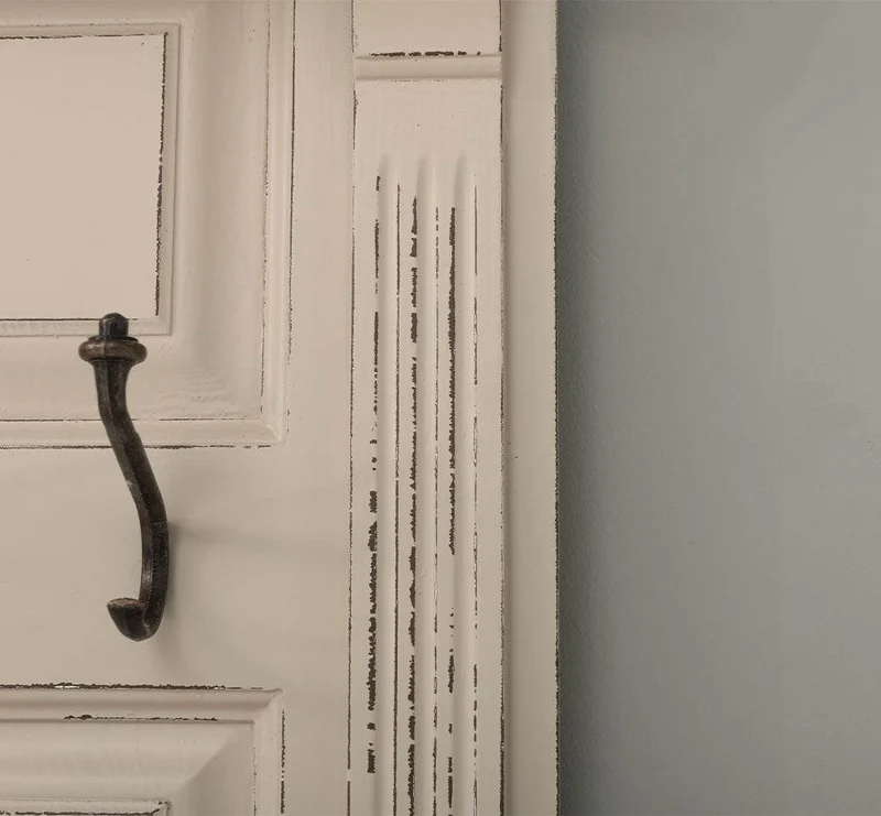 Garderobe aus Massivholz mit Spiegel und Staufächern